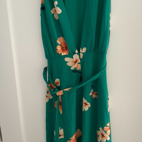Aritzia Green Floral Plunge Back Midi Dress (6) - Picture 4 of 7